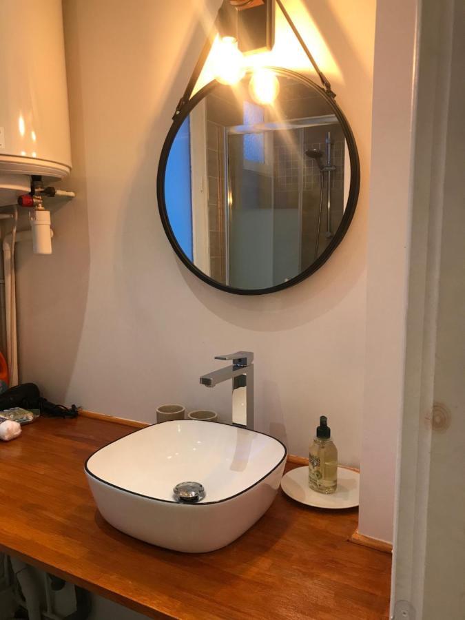 Quiet Apartment Hill Of Montmartre Париж Екстериор снимка